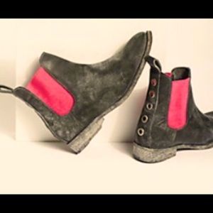 Mountain Peak Chelsea Boots Size 10